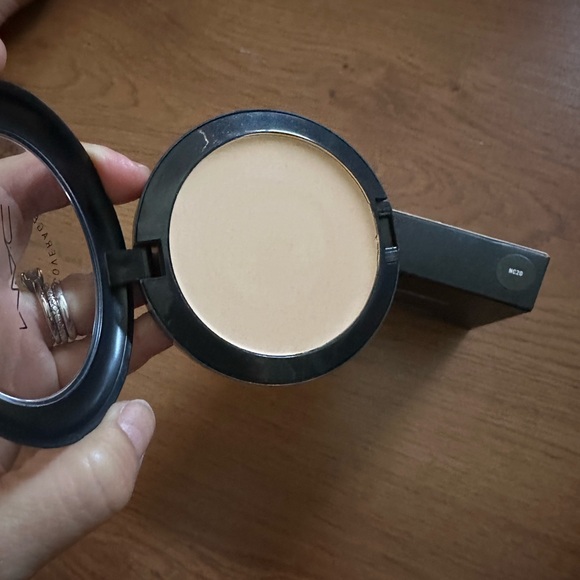 MAC Cosmetics FULL COVERAGE foundation from MAC Pro NC20 RARE AND DISCO… - Picture 1 of 3